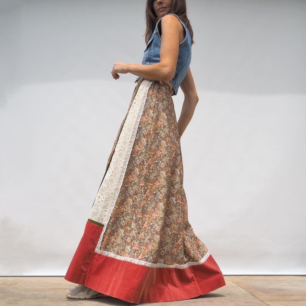 VINTAGE 1970'S COTTAGECORE MAXI SKIRT - Picture 2 of 4